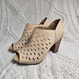 Clarks Artisan Peep Toe Booties Tan Leather Laser Cut Women 6 M Excellent